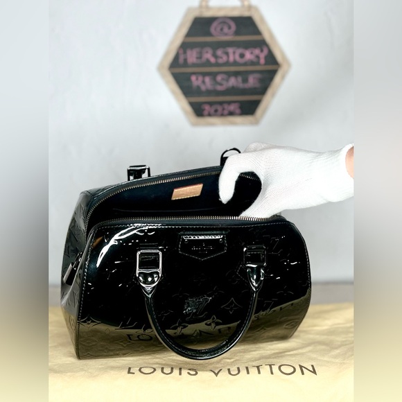 🖤𝐋𝐎𝐔𝐈𝐒 𝐕𝐔𝐈𝐓𝐓𝐎𝐍🖤Montana vernis empreinte hand bag ($975) - Picture 4 of 9